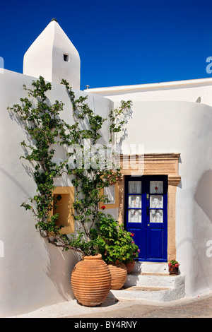 La Grecia, Cythera (o 'Kithira') isola. Vista da un vicolo pittoresco nel villaggio di Hora, il 'capitale' dell'isola Foto Stock