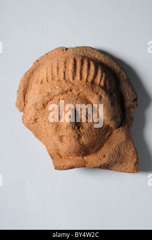 Antefisse di terracotta che rappresentano testa femmina (1 st - 3° CE ) epoca romana Complutum ALCALA DE HENARES Madrid Spagna Foto Stock