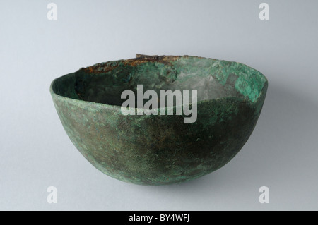 Acetre ( pot ) di bronzo usato in cucina o igiene personale (1 st - 3 ° ) epoca romana Complutum ALCALA DE HENARES Madrid Spagna Foto Stock