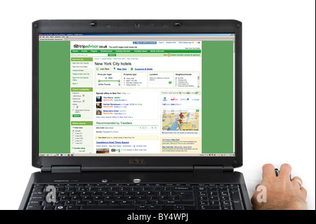 Guardando al hotel recensioni sul sito di tripadvisor, REGNO UNITO Foto Stock