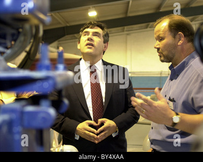 Gordon Brown ex-primo ministro fabbrica visite Foto Stock