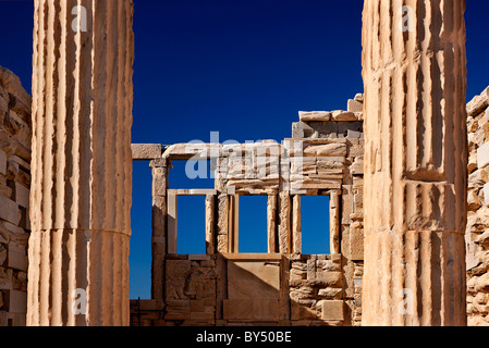 'Dettaglio' dal "retro" della Erectheion Tempio con colonne ioniche in Acropoli di Atene, Grecia Foto Stock