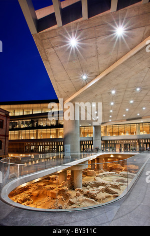 Il nuovo museo di Acropoli in 'blu' ora. Atene, Grecia Foto Stock