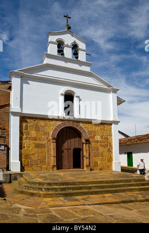 La facciata della chiesa in Barichara, Colombia Foto Stock