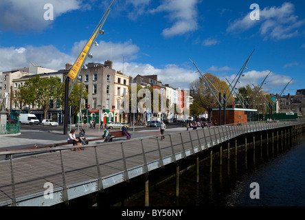 Passeggiata sul fiume Lee al Grand Parade e South Mall, la città di Cork, Irlanda Foto Stock