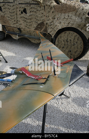 Il materiale dell'esercito in esposizione al pubblico aperto militare giorno Foto Stock