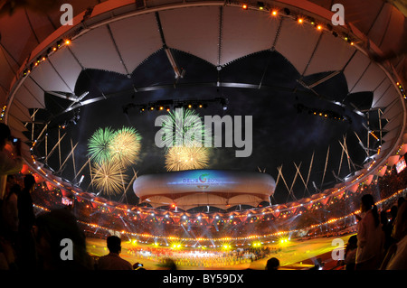 India Delhi cerimonia di apertura del XIX 2010 Giochi del Commonwealth a Jawaharlal Nehru Stadium con fuochi d'artificio. Foto Stock