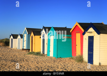 Riga della pittoresca spiaggia di capanne, Southwold Suffolk Foto Stock