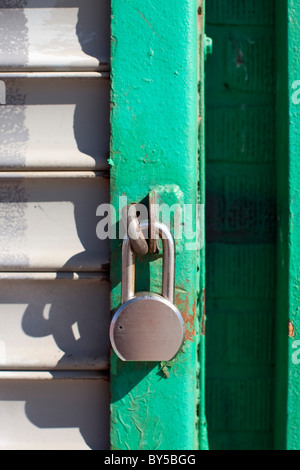 Un lucchetto chiuso, close-up Foto Stock