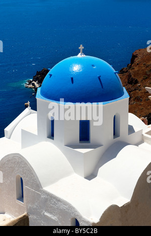 Oia, ( Ia ) Santorini - cupole blu Orthodax Bizantino chiese, - greco isole Cicladi - foto, foto e immagini Foto Stock