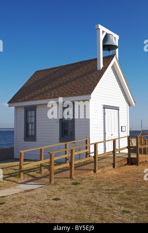 Il Cove punto luce antinebbia edificio di segnale con Bell. Foto Stock