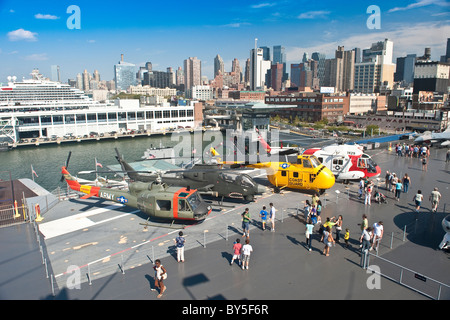 La portaerei "Intrepid', Sea-Air-Space Museum di New York City Foto Stock