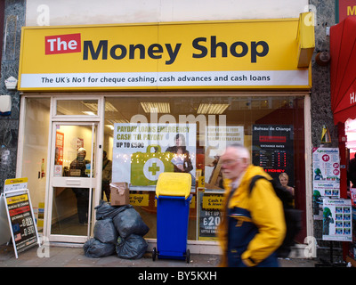 Il negozio di denaro a Lewisham High Street Londra Inghilterra. Foto Stock