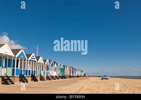 Cabine sulla spiaggia, sul lungomare di Southwold , Suffolk , Inghilterra , Inghilterra , Regno Unito Foto Stock