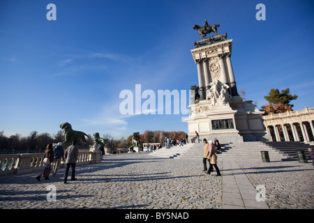 Monumento a Alfonso XII del Parco del Buen Retiro, Madrid Spagna. L'inverno. Foto Stock