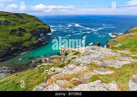 Tintagel Haven sul Cornish Coast. Tintagel, Cornwall. Foto Stock