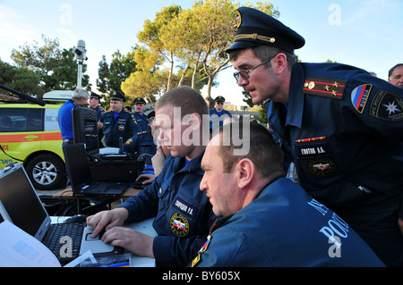 Israele, Carmel Forest Fire command post russo vigili del fuoco sul sito Foto Stock