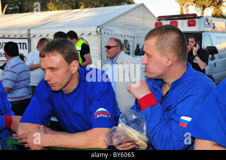 Israele, Carmel Forest Fire command post russo vigili del fuoco sul sito Foto Stock