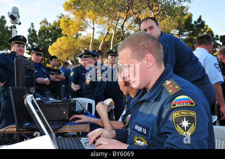 Israele, Carmel Forest Fire command post russo vigili del fuoco sul sito Foto Stock