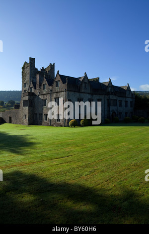 La Elizabethan Manor House costruito dal decimo conte di Ormonde nel XVI secolo sul fiume Suir, Carrick-on-Suir, nella contea di Tipperary, Irlanda Foto Stock