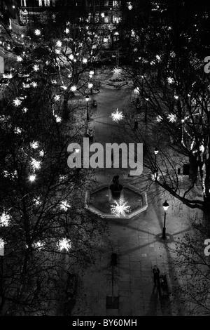 Le luci di Natale Decorare Sloane Square, Belgravia, London, Regno Unito Foto Stock