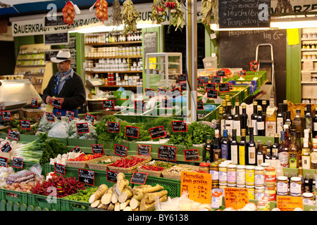 Germania, Baviera, Monaco di Baviera, frutta e verdura in vendita al mercato Viktualian Foto Stock