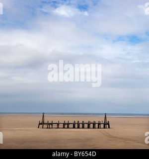 Resti del Molo Vecchio a Lytham St Annes Lancashire England Regno Unito Foto Stock