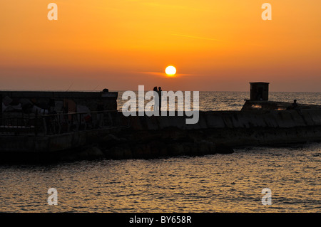 Israele, Jaffa, il tramonto del vecchio porto di Jaffa Foto Stock