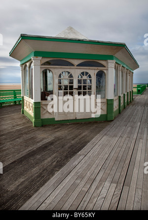 Negozio di vuoto o di cabina su St Annes Pier Lytham St Annes Lancashire England Regno Unito Foto Stock