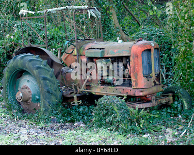 Il vecchio trattore abbandonati, REGNO UNITO Foto Stock