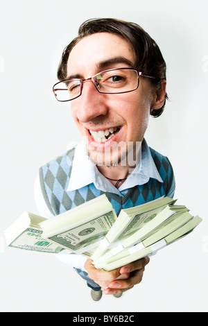 Foto di uomo felice azienda pacchi di dollari nelle mani e guardando la fotocamera Foto Stock