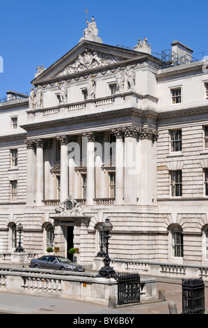 Pietra di Portland facciata 'Nuova ala" del Somerset House rivolta verso Lancaster luogo fino al 2013 home di UK Inland Revenue government office in Londra England Regno Unito Foto Stock