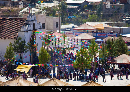 Cappella di Esquipulas, San Sebastian festival, Zinacantán, Chiapas, Messico Foto Stock