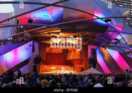 Jay Pritzker Pavillion da Frank O. Gehry, Millenium Park di Chicago, Illinois, Stati Uniti d'America Foto Stock