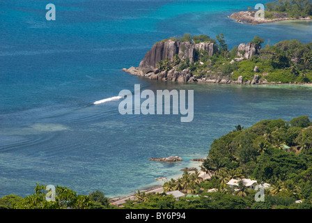 Seychelles, Isola di Mahe. Costa occidentale di Mahe, Porto Ternay il Parco Marino Nazionale. Foto Stock