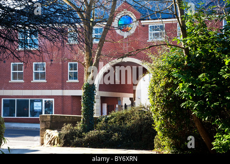 Il nuovo centro di sviluppo di alloggiamento sul sito della storica Usher's Brewery in Trowbridge, Wiltshire, Inghilterra, Regno Unito Foto Stock