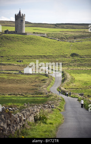 Il castello di Doonagore vicino a Doolin, County Clare, Irlanda Foto Stock