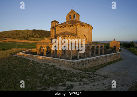 Santa Maria de Eunate, la chiesa romanica del XII secolo, mozarabo, vicino a Puente la Reina, Camino Frances, Via di San Giacomo, Foto Stock