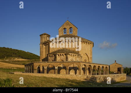 Santa Maria de Eunate, la chiesa romanica del XII secolo, mozarabo, vicino a Puente la Reina, Camino Frances, Via di San Giacomo, Foto Stock