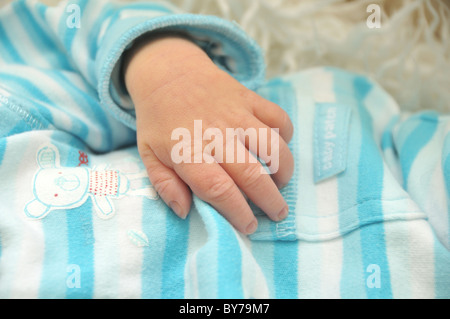 Close up del neonato mano Foto Stock