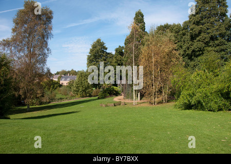 Guardando verso Les Augres Manor in ampi terreni di Jersey Zoo (Durrell Wildlife Conservation Trust) Foto Stock