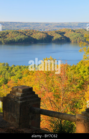 Si affacciano su di Guntersville serbatoio, Lake Guntersville Resort parco statale, Guntersville, Alabama, STATI UNITI D'AMERICA Foto Stock