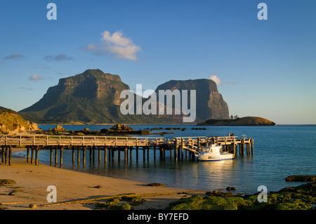 Barca da pesca a Lord Howe Island Jetty Foto Stock