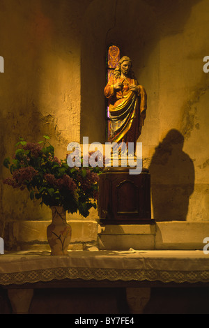 Statua di Gesù nella chiesa di La Garde-Adhemar, Provenza, Francia Foto Stock
