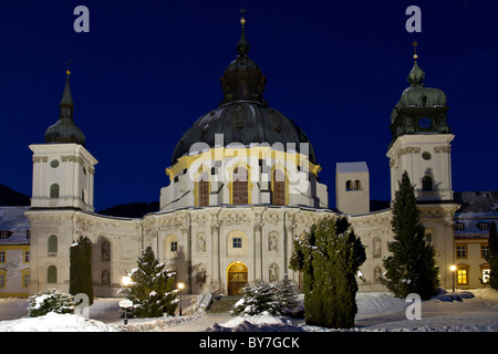 Il monastero benedettino di Ettal in inverno, Baviera, Germania Foto Stock