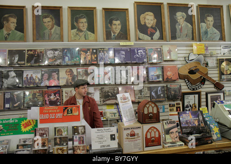 Nashville Tennessee, Music City USA, Downtown, Lower Broadway, Strip, Ernest Tubb Record shopping shopper shopping negozi mercato mercati bu Foto Stock