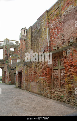 Murata di windows a corte Witley rovine, Worcestershire, England, Regno Unito Foto Stock