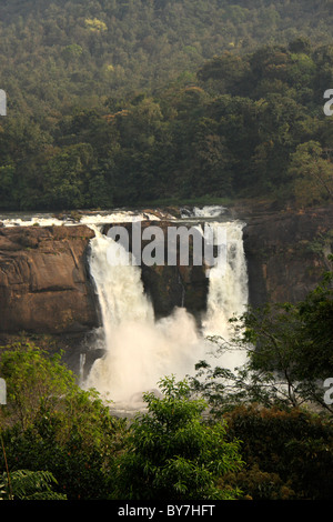 Cascata athirappilly,un famoso luogo turistico in India si trova in kerala,a sud stato dell india,thrissur,Kerala, India Foto Stock