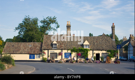 I tre ferri di cavallo, un villaggio public house. Foto Stock