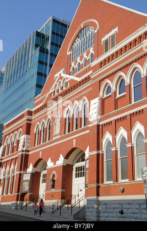 Tennessee Nashville, Ryman Auditorium, 1892, Grand Ole Opry, casa originale, musica country, collina, esterno, fronte, ingresso, mattoni rossi, ingresso, dal Foto Stock